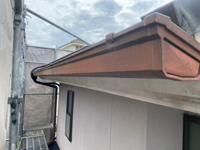 小野市で交換予定の古い雨樋